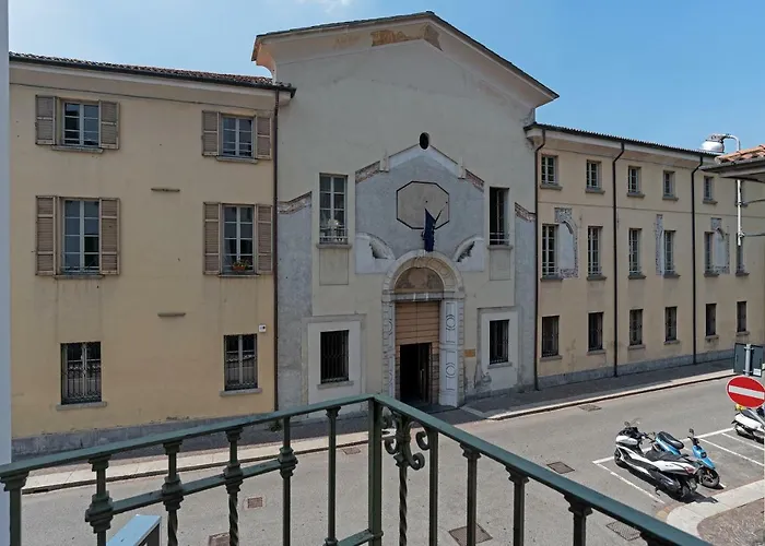 Vittoria Corner - Bymyhomeincomo Como